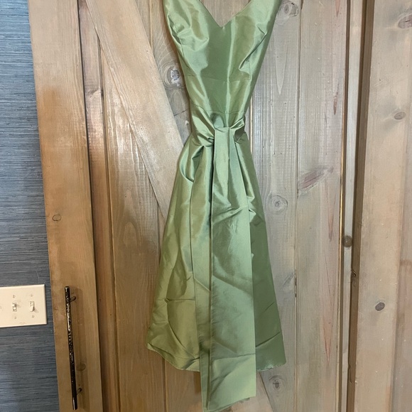 Ann Taylor Dresses & Skirts - Ann Taylor 100% Silk Sage Green Cocktail Dress Size 4 Bridesmaid Prom